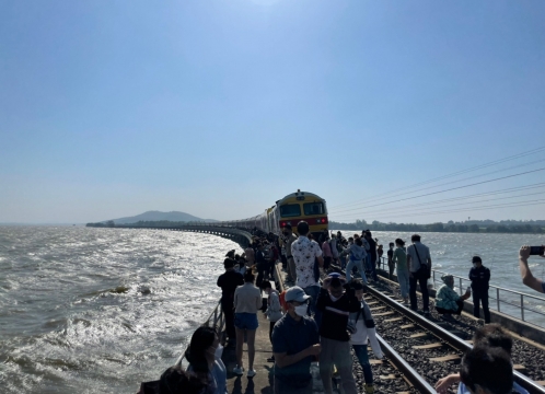 パーサックチョンラシットダム列車