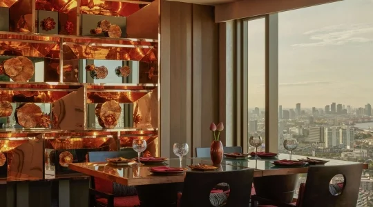 本格タイ料理｜地上52階！バンヤンツリーバンコク内「サフロンレストラン」｜5コース料理｜ミールクーポン