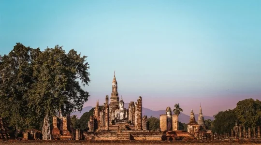 【ピサヌローク＆スコータイ】タイで最も美しい仏像と世界遺産遺跡群を巡る  1泊2日