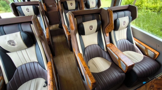 豪華リムジンバス