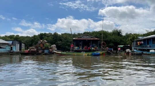 東南アジア最大の湖「トンレサップ湖（チュンクニア）」と庶民の台所「オールド・マーケット」<午前発>