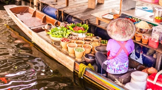 【貸切ツアー】ダムヌンサドゥアック水上マーケット +メークロン線路市場で列車乗車ツアー