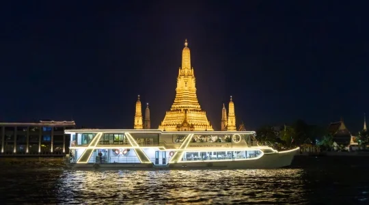 【ディナークルーズ】ホライゾンクルーズ｜5つ星シャングリラホテル 運行｜高級船で多彩な料理を味わうインターナショナルビュッフェ