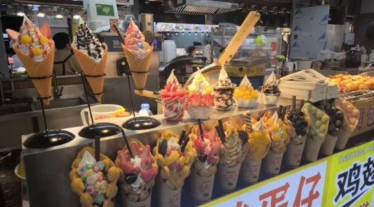 老街_人気のフードコート美食城