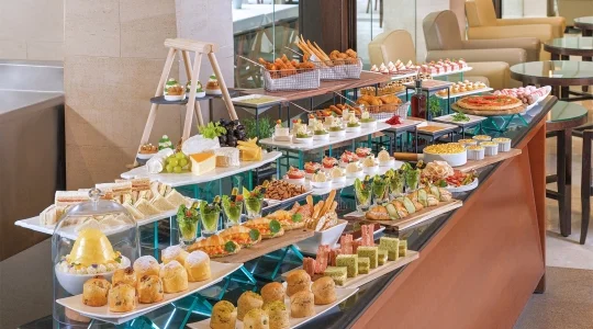 オーチャード地区に佇むクラシックホテル「グッドウッド パーク(Goodwood Park Hotel)」でアフタヌーンティービュッフェ