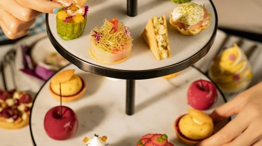 アフタヌーンティー体験｜フォーシーズンズ バンコク｜チャオプラヤ川沿いのラグジュアリーリゾートホテル