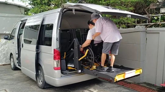 貸切プラン！電動車椅子対応車両プライベートチャーター(車いす1台+3名乗り)