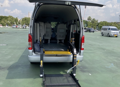 貸し切りチャーター_電動車椅子対応車両