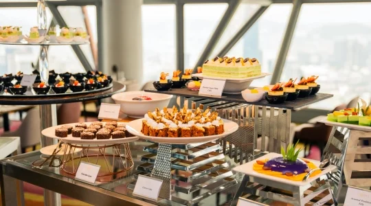 地上282ｍ！KLタワー天空の絶景レストラン『オービット(ORBIT)』でアフタヌーンティービュッフェ