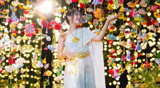 タイ伝統衣装フォト×イルミネーション