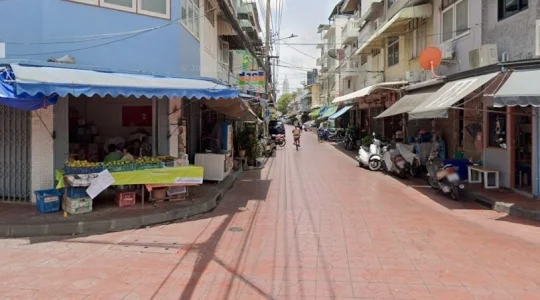 ソムデットヤー公園付近路地