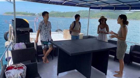 イカ釣り船内