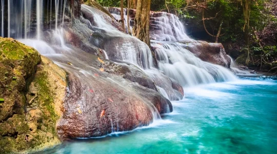 タイで最も美しいと称される滝を見に行こう！カンチャナブリ・エラワンの滝ツアー
