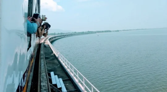 パーサックチョンラシットダム列車