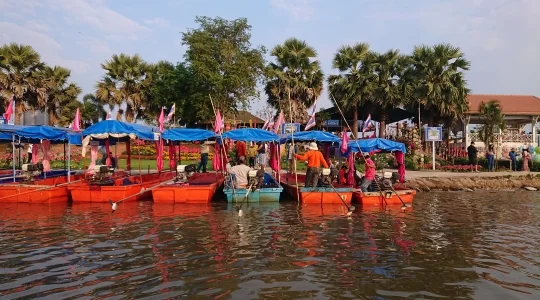 タレーブアデーン（赤い睡蓮の海）