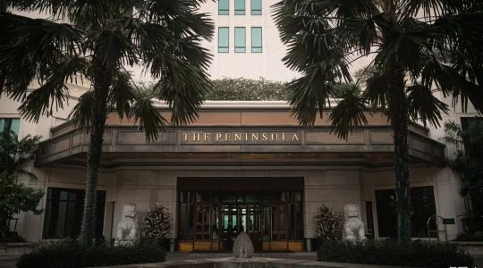 【早朝到着の方へ】空港お迎え+5つ星ホテル「ペニンシュラ」での朝食ビュッフェ+スパ60分＜貸切送迎車＞