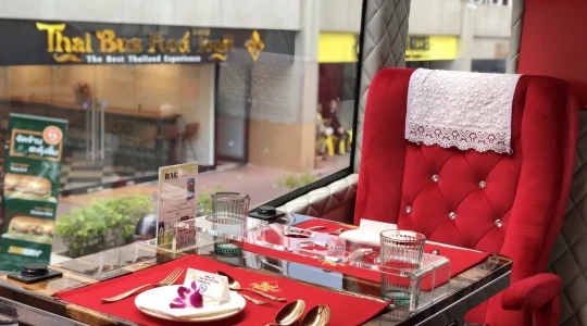 ミシュラングルメ｜2階建てバスで巡るバンコク旧市街・タイバスフードツアー｜ミールクーポン