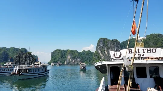 【ベトナム】世界遺産ハロン湾クルーズつき！歴史と文化の街ハノイ2泊3日 <日本語ガイド/ホテル+食事+航空券込み>