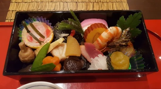 イメージ：　なだ万のおせち
