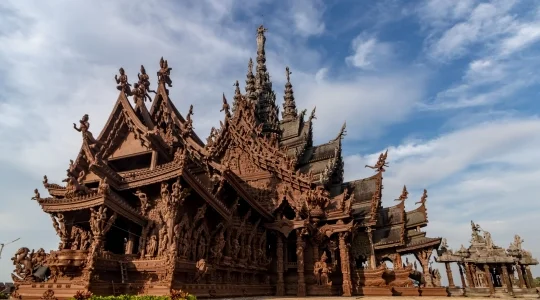 パタヤの名所巡り！サンクチュアリーオブトゥルース+パタヤ屈指のパワースポット「ワットカオシーチャン＆ワットプラヤイ」