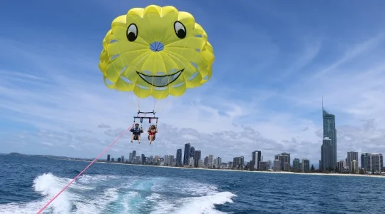 人気のマリンアクティビティ・パラセイリング  By GC Jet Boat and Parasail