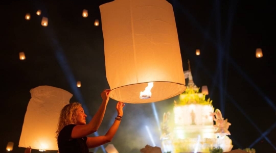 コムローイ祭り