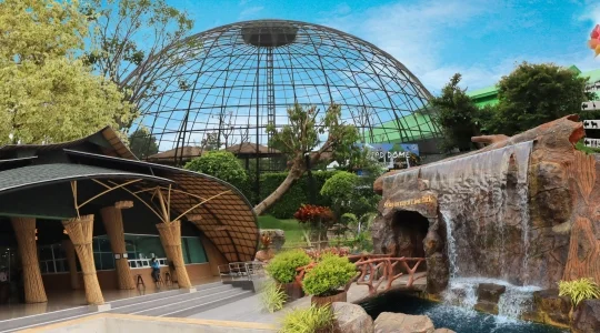 動物たちと触れ合おう！シー アユタヤ・ライオンパーク＆廃材パーツで巨大フィギュア「バーンフンレック」