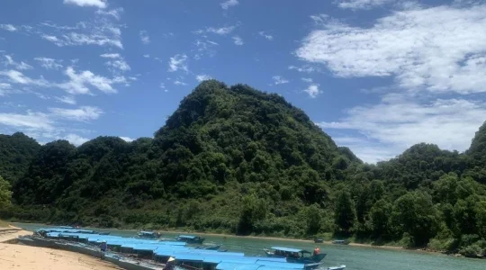 世界遺産フォンニャケバン国立公園観光