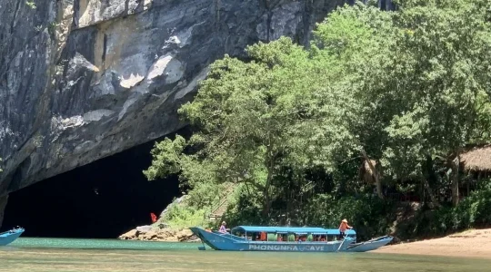 世界遺産フォンニャケバン国立公園観光