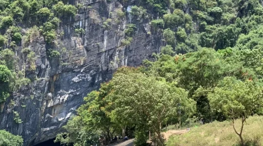 世界遺産フォンニャケバン国立公園観光