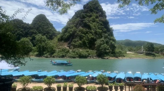 世界遺産フォンニャケバン国立公園観光