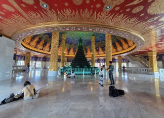 エメラルドが幻想的でした。