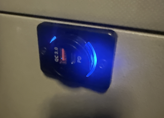 バスの充電ポート