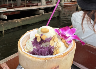 水上マーケットでココナッツアイス🥥