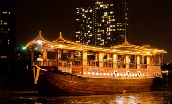 豪華タイ料理のフルコース！バーンカニタディナークルーズ