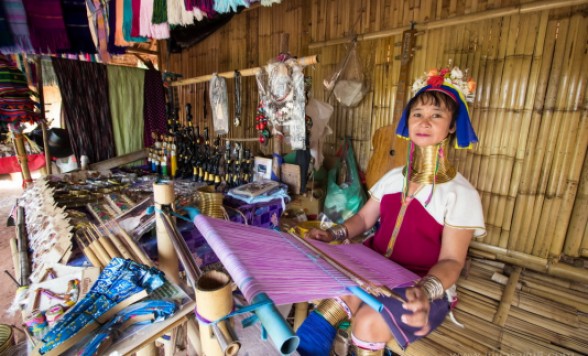 ダムヌンサドゥアック水上マーケット+首長族のカレン族訪問 ココナッツファームお立ち寄り