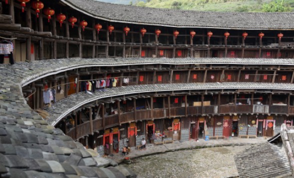 2つの世界文化遺産を1度に制覇、コロンス島＆福建土楼を楽しむ厦門1泊2日＜高速鉄道/食事付き/選べるホテルクラス/日本語ガイド＞