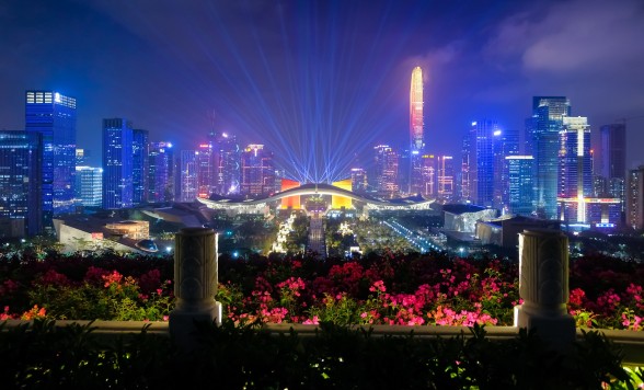 眼前に広がる大迫力の深センLEDライトショー鑑賞ツアー＜夕方/地下鉄移動/日本語ガイド＞