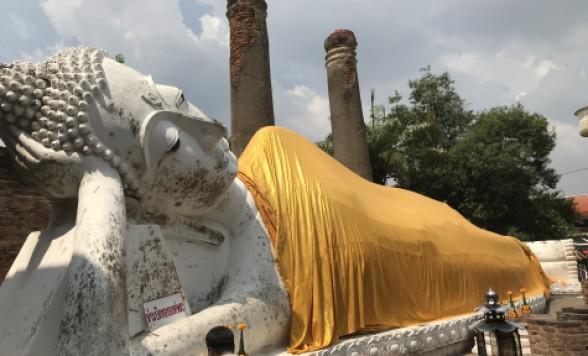 世界遺産アユタヤ遺跡半日観光 + 象乗り体験 + チャオプラヤ川ランチクルーズ+カリプソキャバレー鑑賞