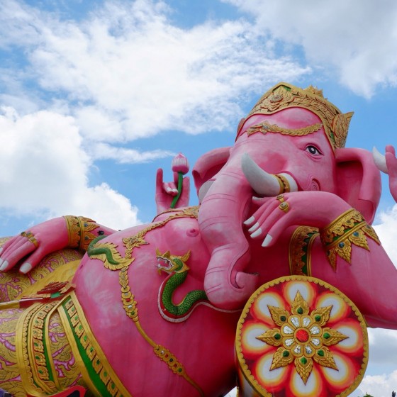 巨大なピンクガネーシャ