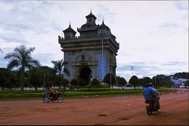 パトゥーサイ（凱旋門）