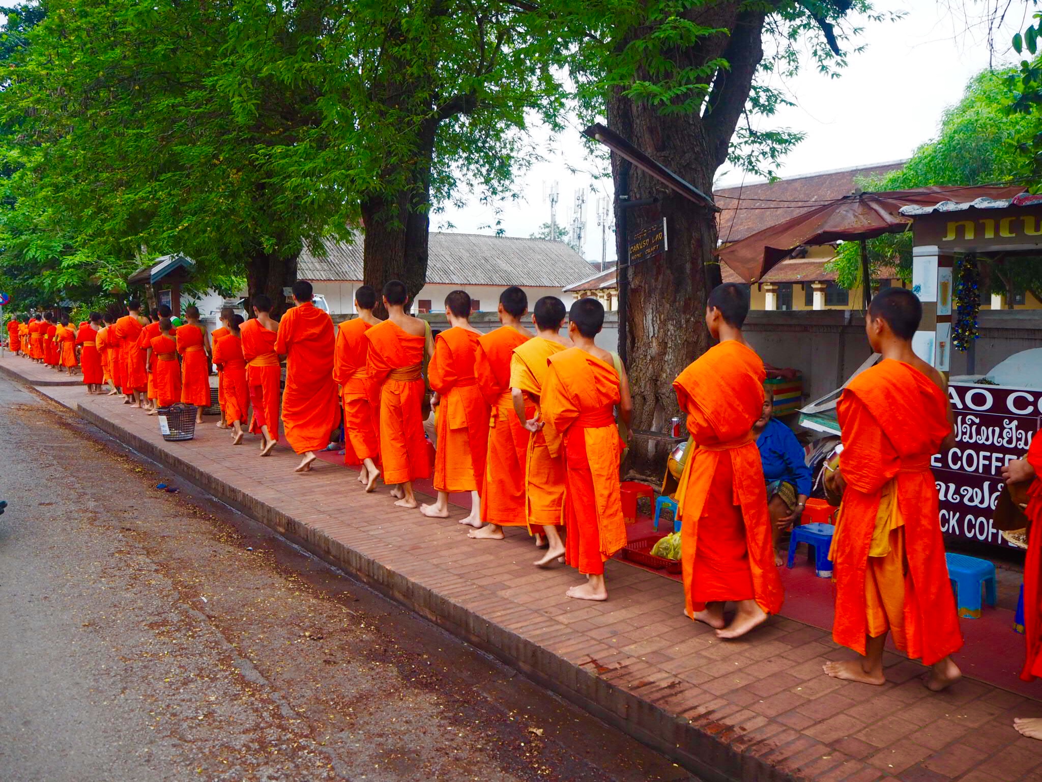 托鉢体験をお楽しみ下さい！（約45分）