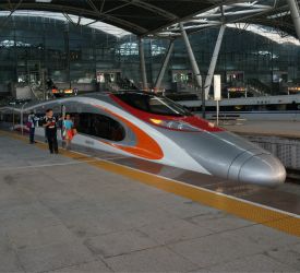 高速鉄道【G6582】⇒【C7225】にご乗車になり、開平南駅へ向けて出発