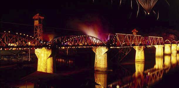 「クウェー川鉄橋週間」ライトアップ＆ライトショー(約1時間)