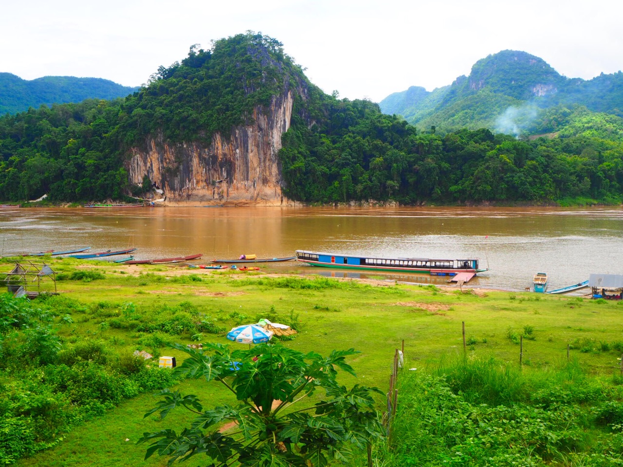 メコン川クルーズ バンサンコンに立ち寄り