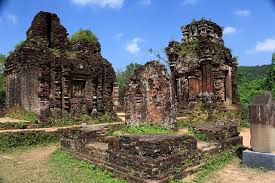 ご朝食後、ミーソン遺跡観光にご案内。