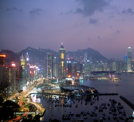 尖沙咀のビクトリアハーバー沿いからナイトドライブ開始！