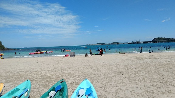 ナングラムビーチ到着、お弁当をお配りしますのでビーチでお召し上がり下さい