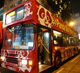 尖沙咀のビクトリアハーバー沿いからナイトドライブ開始！