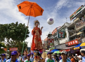 饅頭祭り（バンフェスティバル）パレードを鑑賞